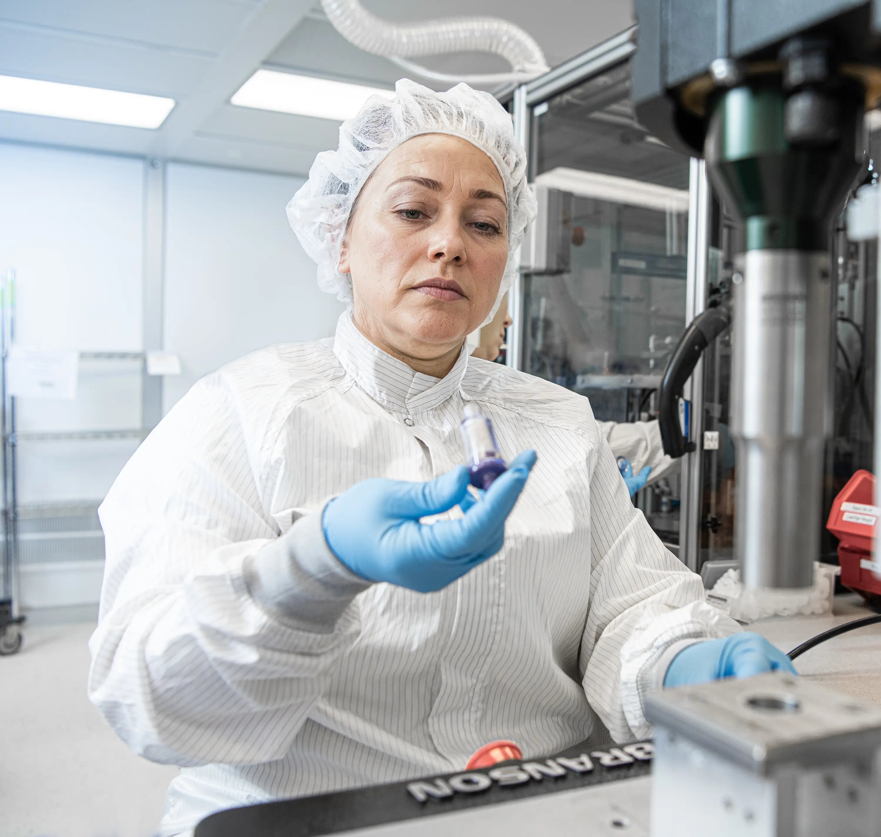 Global Paragon Medical cleanroom technician performing quality verification